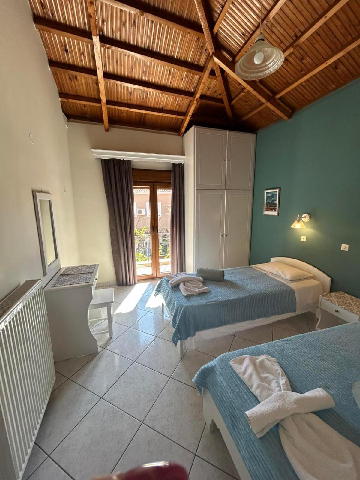 Roxani Studios-Apartments Petra  Rum bild