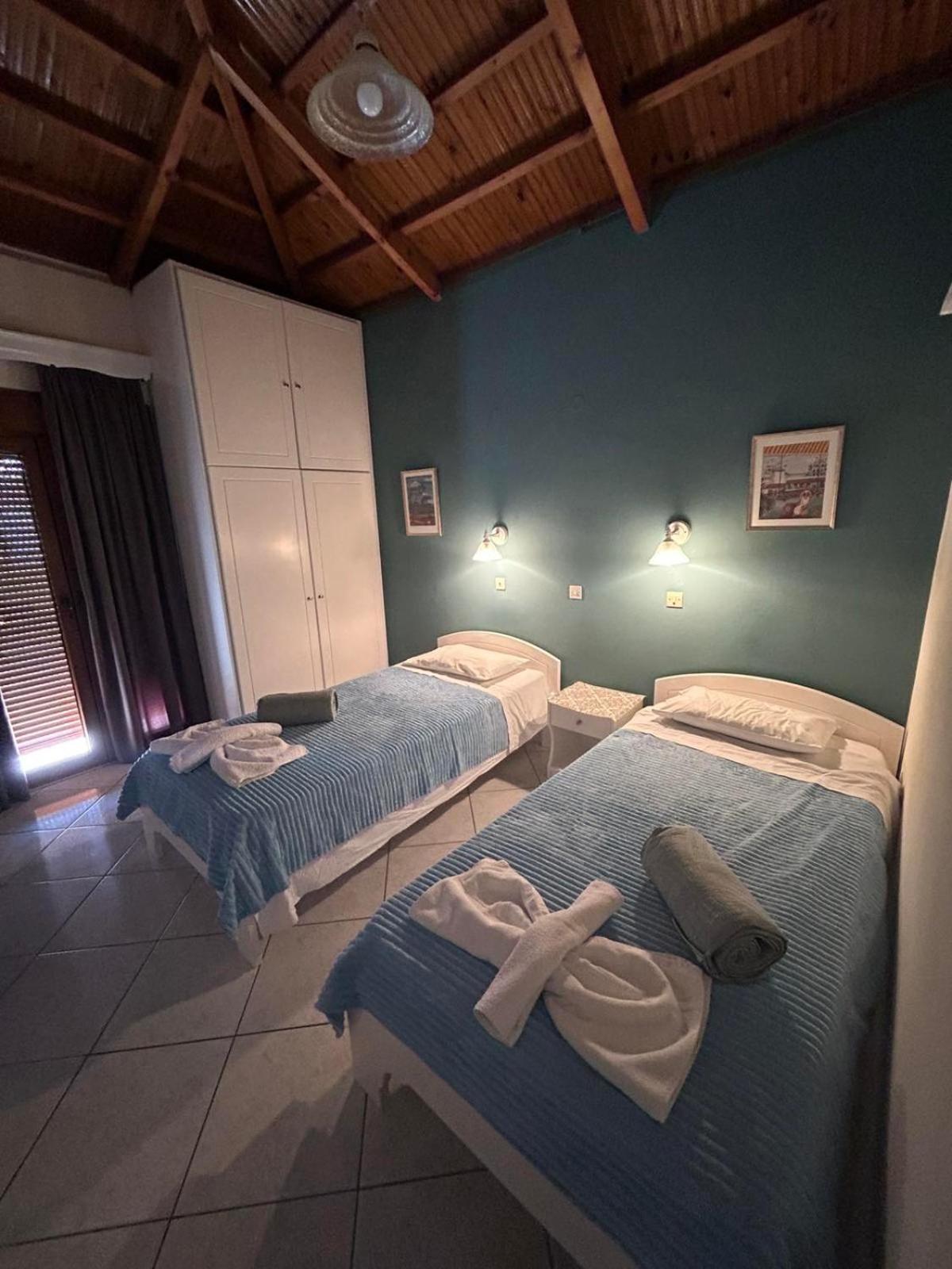 Roxani Studios-Apartments Petra  Rum bild